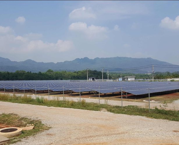 landscape-ground-mounted-solar-farms-power-plant